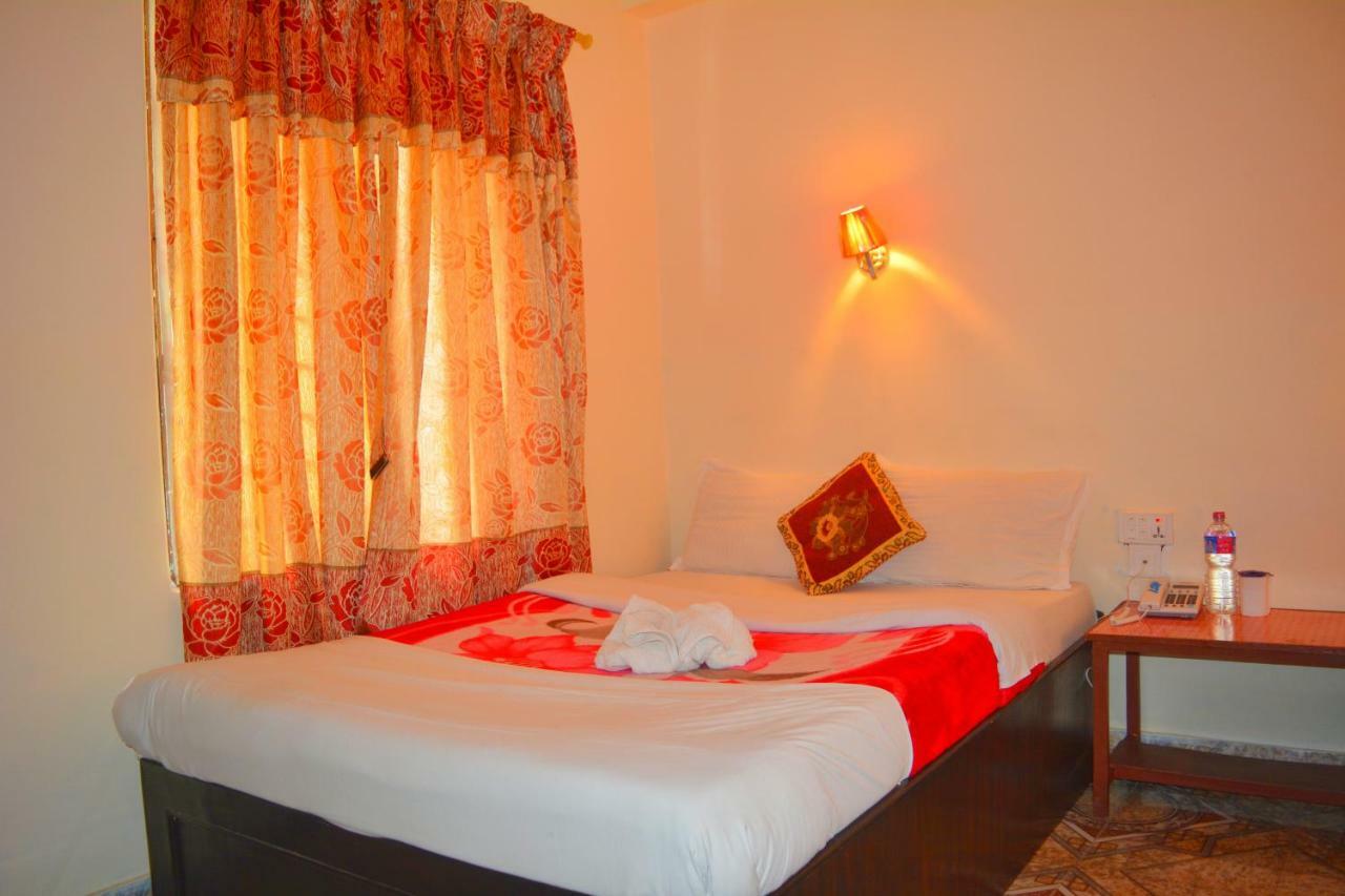 Hotel Direction Ποκάρα Εξωτερικό φωτογραφία